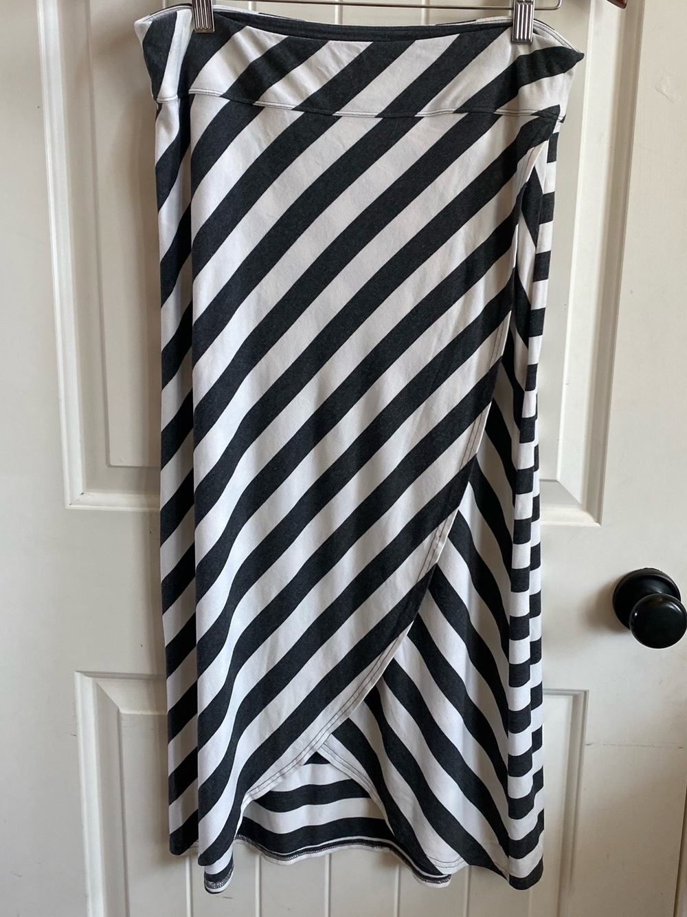 Athleta Striped Black and White Wrap-Style Women's Knit Skirt M